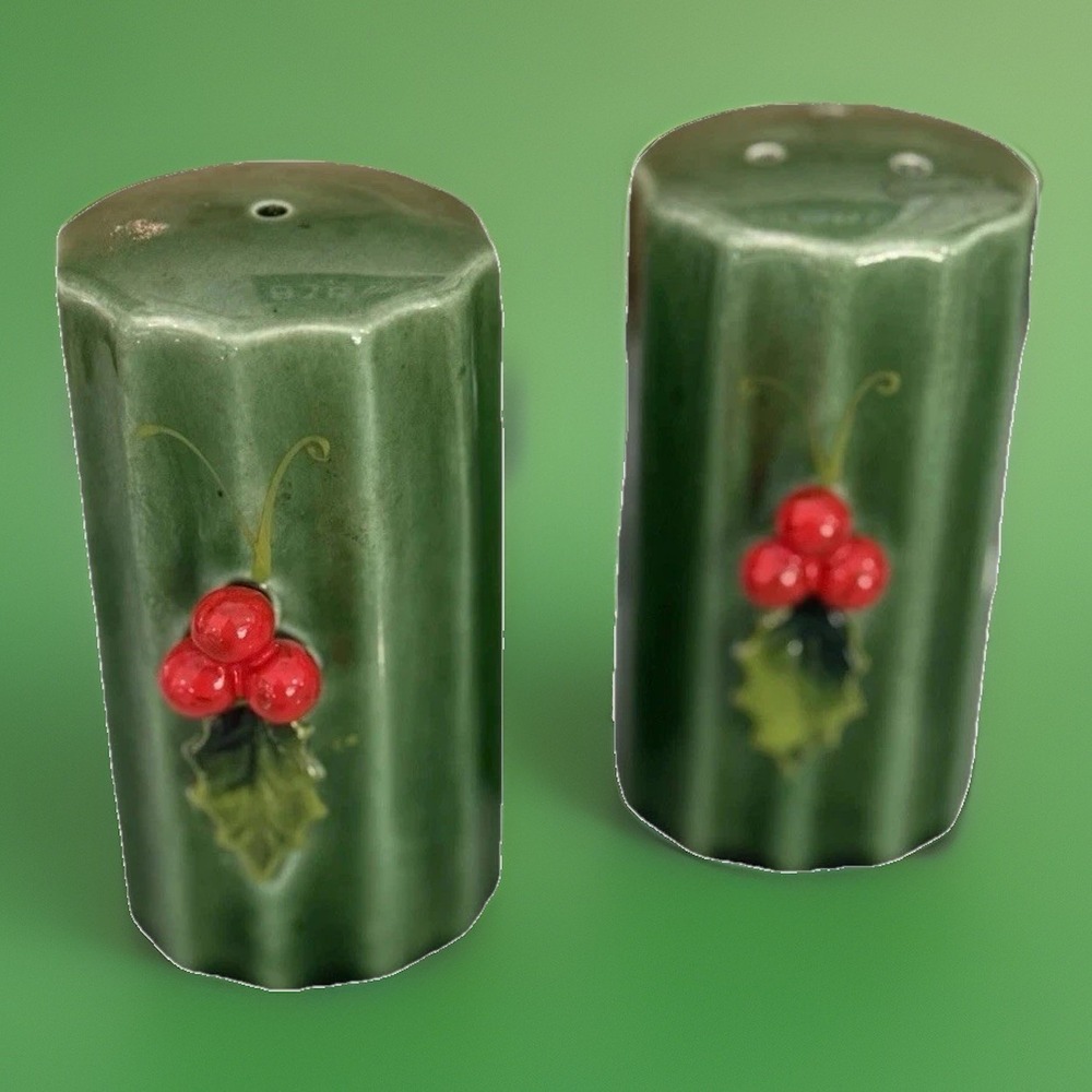 VINTAGE Holt Howard 1964 Green Salt & Pepper Shaker Red Holly Berry w/ Sticker